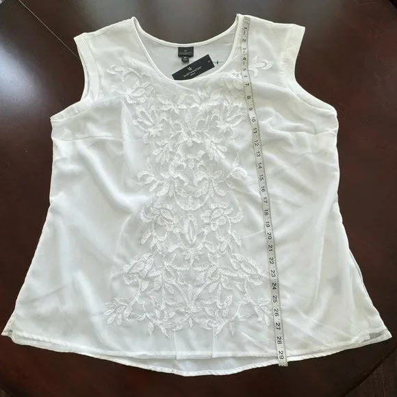 Worthington 2X Sleeveless White Lace Overlay on white top - Picture 3 of 4